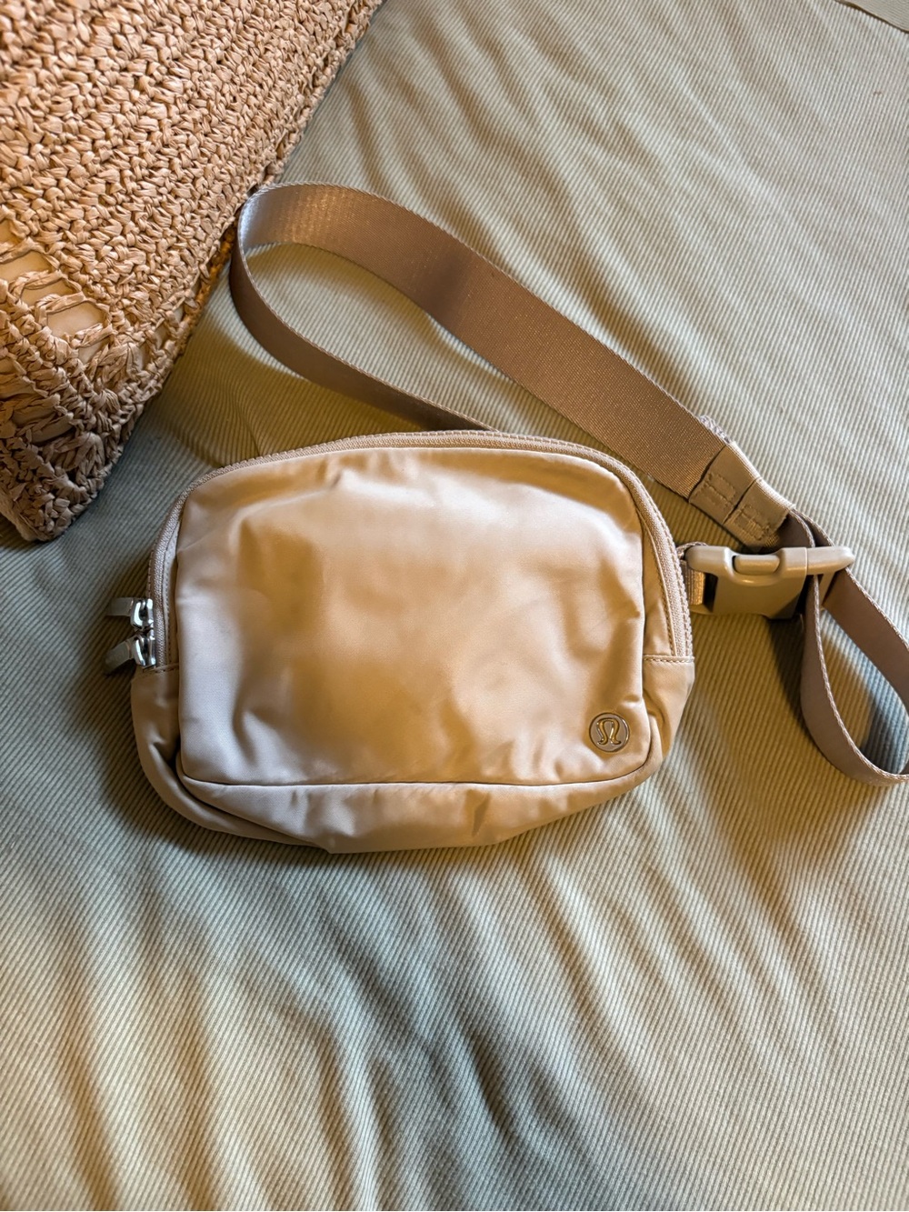 Lululemon 2L Tan Belt Bag